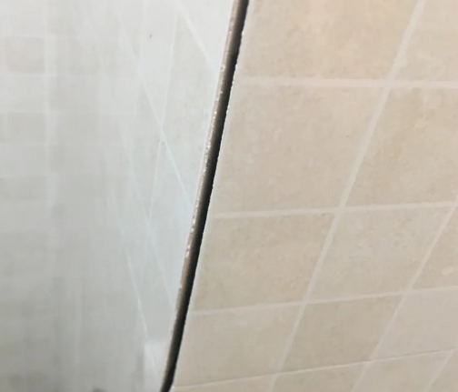 魏都瓷砖空鼓维修公司分享阳台瓷砖脱落的修复过程可以分为以下几个步骤